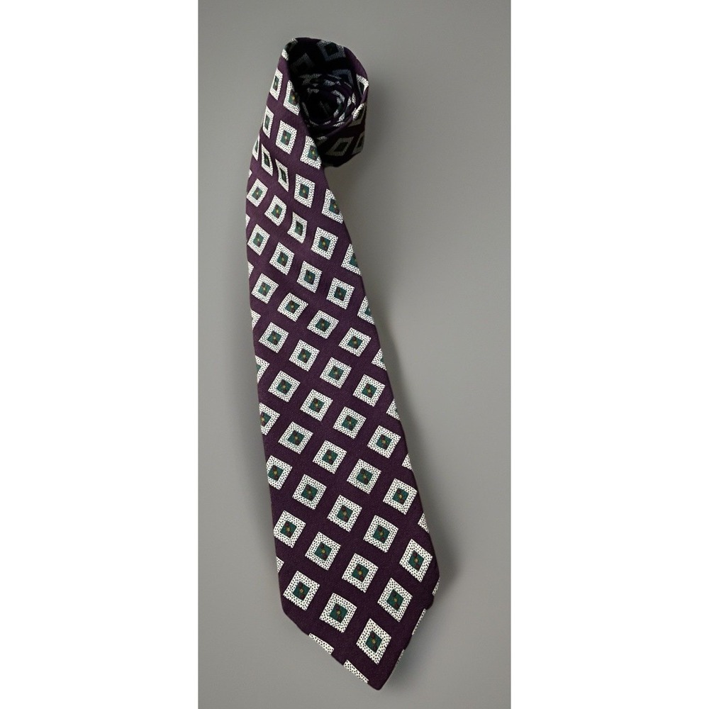 Jos A Bank Premier Collection Neckwear Tie Purple Diamond USA 100% Silk JBHS